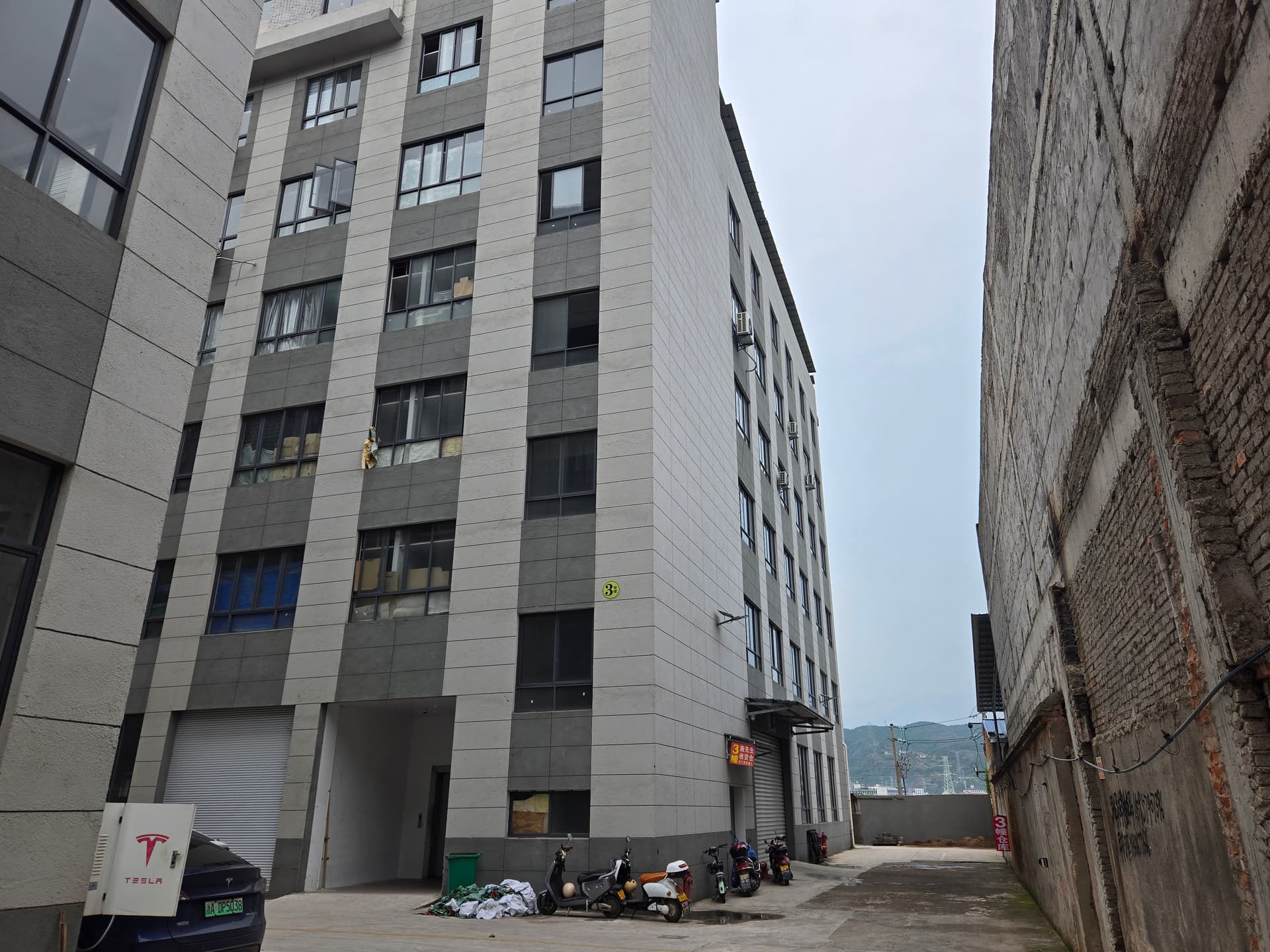 Shuanglin Crafts Christmas ornament factory building — manufacturing facility in China