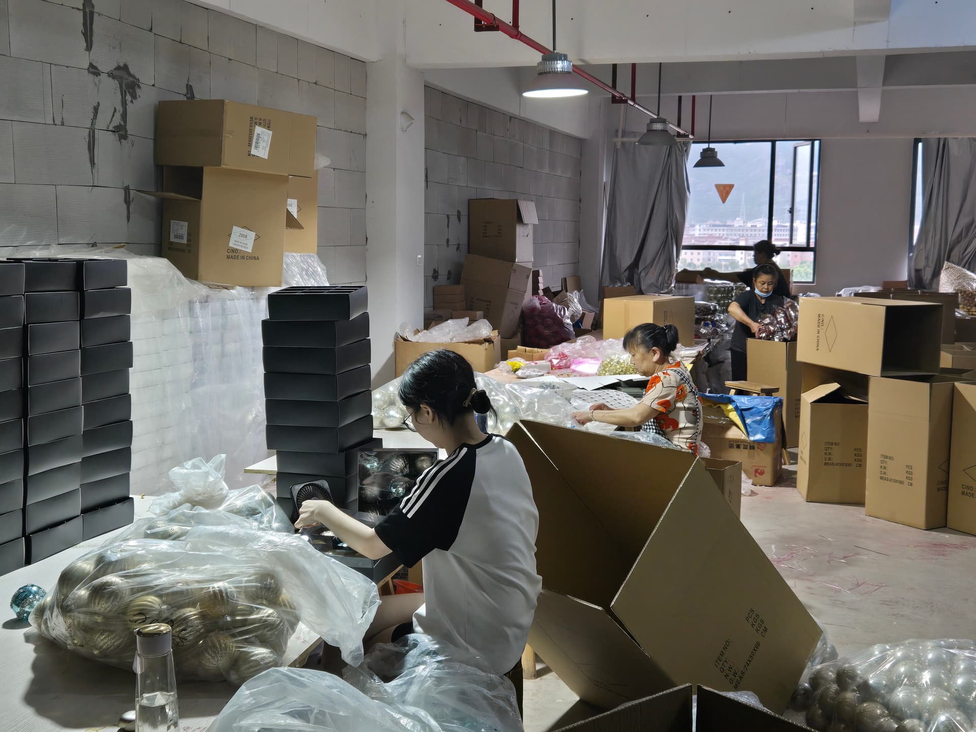 Christmas ornament packaging line with inner packs and export cartons