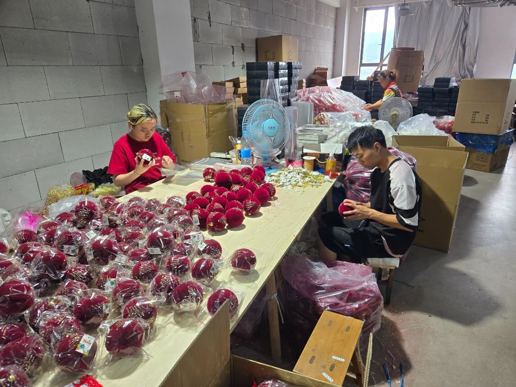 UK supermarket private label Christmas ornament wholesale packaging line — Christmas ornament manufacturer and Christmas ornaments wholesale production at Shuanglin Crafts factory in China