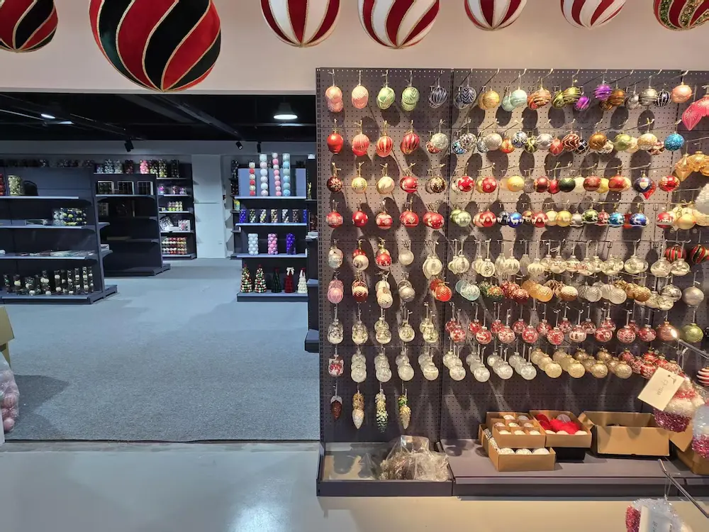 Christmas ornament manufacturer China showroom for wholesale buyer programs
