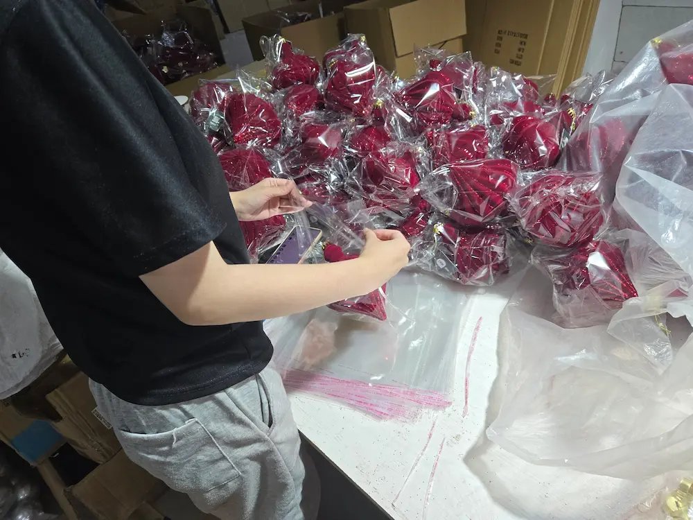 Christmas ornament manufacturer China production line for wholesale glass and resin programs