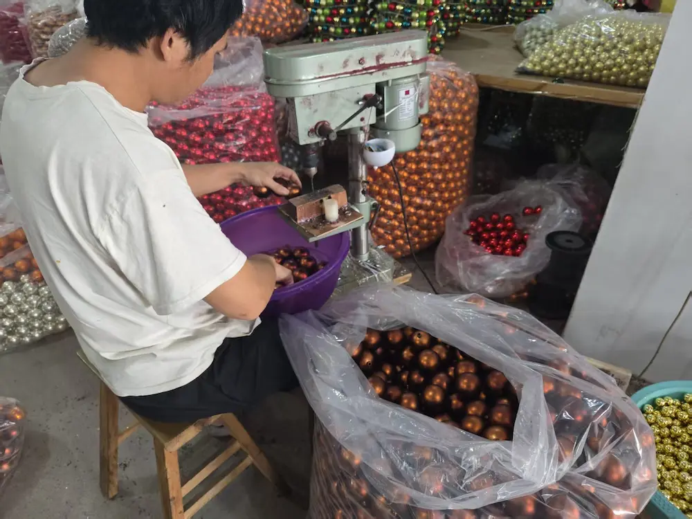 OEM Christmas ornament manufacturing at a Christmas ornament manufacturer China