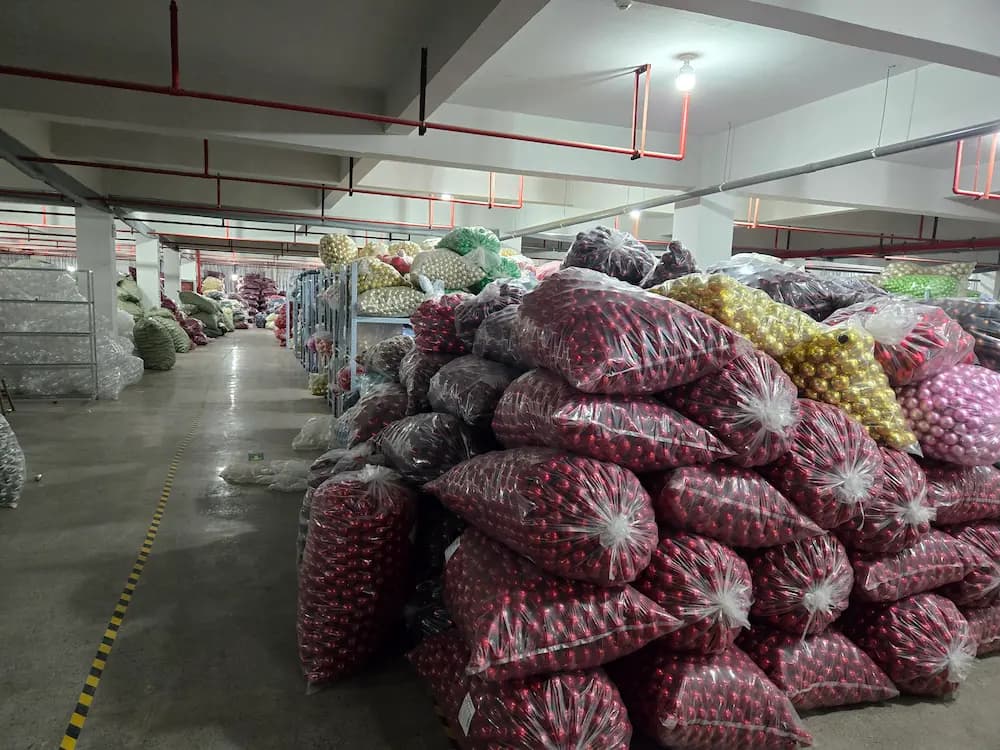 Christmas ornament manufacturer China warehouse staging for wholesale export