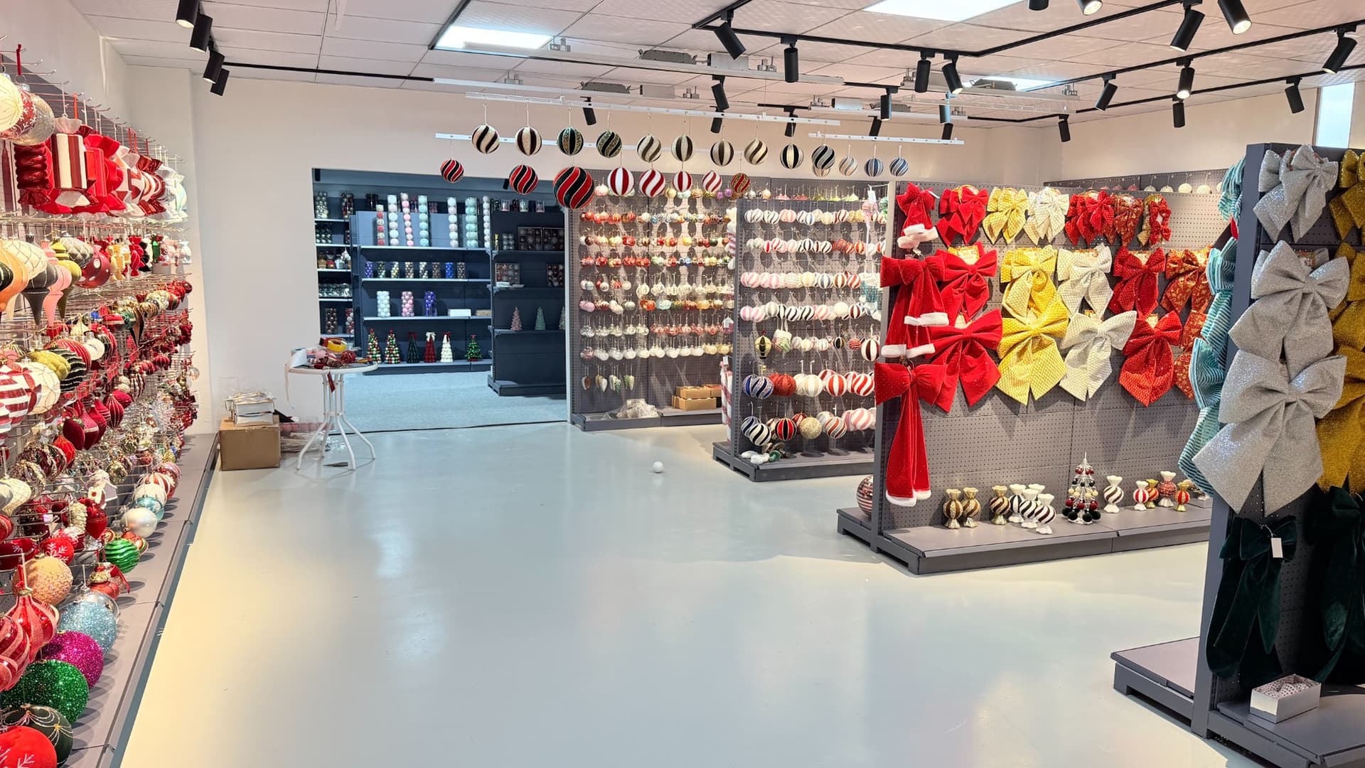 Shuanglin Crafts Christmas ornament factory showroom and production facility in China